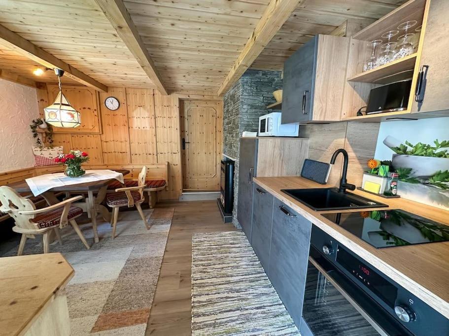 Landhaus Alpenglueck Axams Eksteriør billede